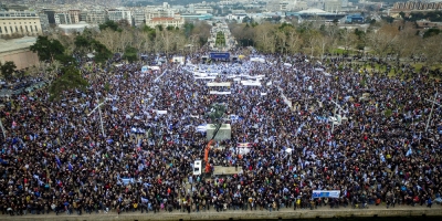 Ακόμα βουϊζει στα αυτιά των δωσίλογων ο απόηχος του συλλαλητηρίου η αξία του οποίου είναι μεγαλύτερη από εκείνη του 1992.