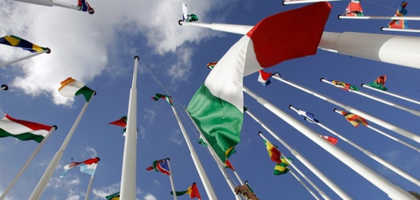 &Omicron; &Beta;. &Omicron;&rho;&mu;&pi;&alpha;&nu; &zeta;&eta;&tau;ά &epsilon;&xi;&eta;&gamma;ή&sigma;&epsilon;&iota;&sigmaf; &gamma;&iota;&alpha; &tau;&eta;&nu; &chi;&rho;&epsilon;&omicron;&kappa;&omicron;&pi;ί&alpha; &tau;&eta;&sigmaf; &Epsilon;&Epsilon;- "&pi;&omicron;ύ &pi;ή&gamma;&alpha;&nu; &tau;&alpha; &lambda;&epsilon;&phi;&tau;ά;"